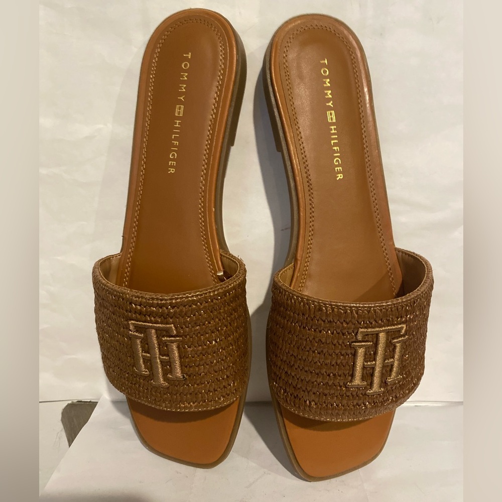 Tommy Hilfiger brown tan monogram woven rattan flat shoe slip on slide 8.5M 10M